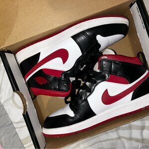 Jordan 1s mid